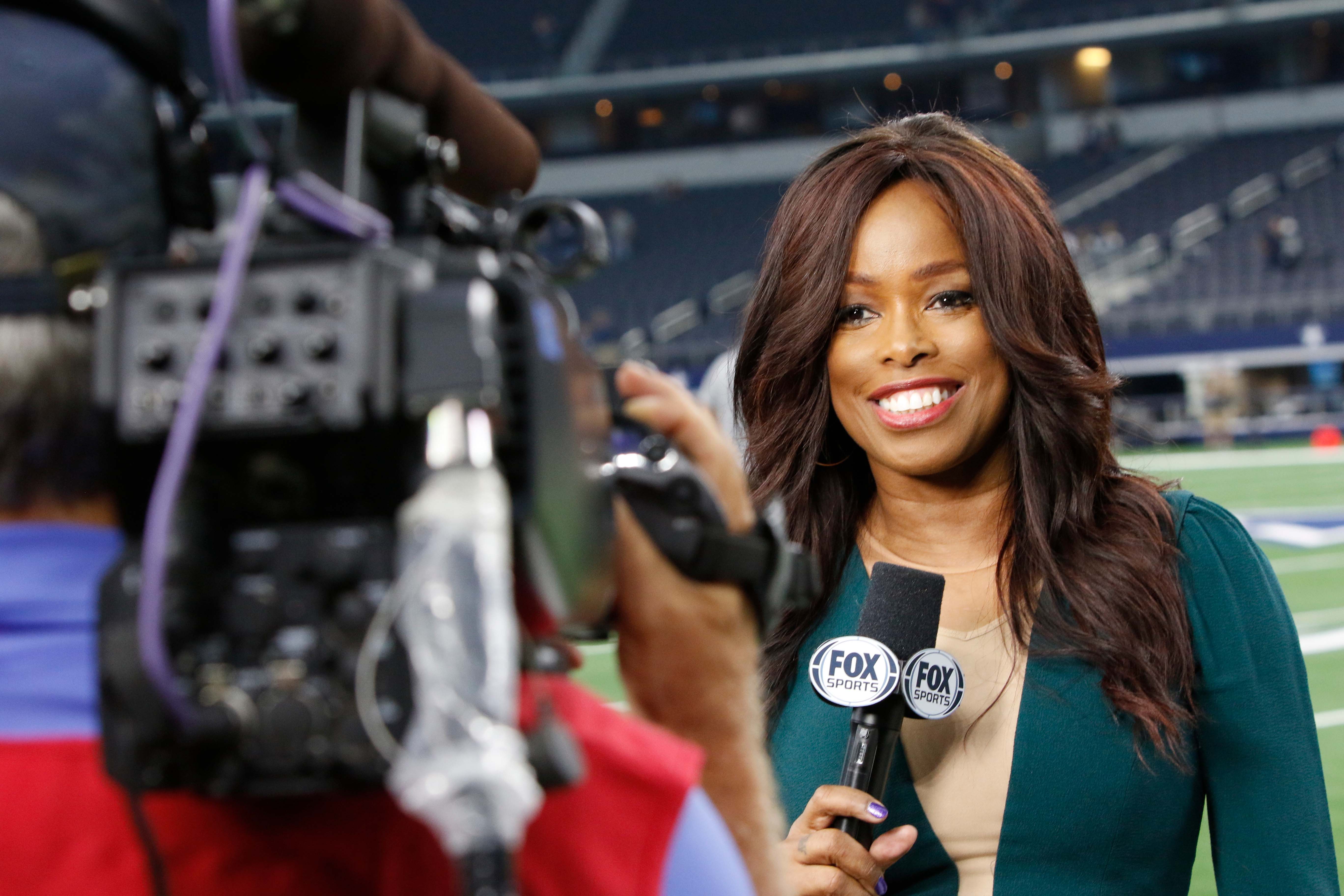 FAMU Alumna Pam Oliver on the sideline reporting for Fox Sports.