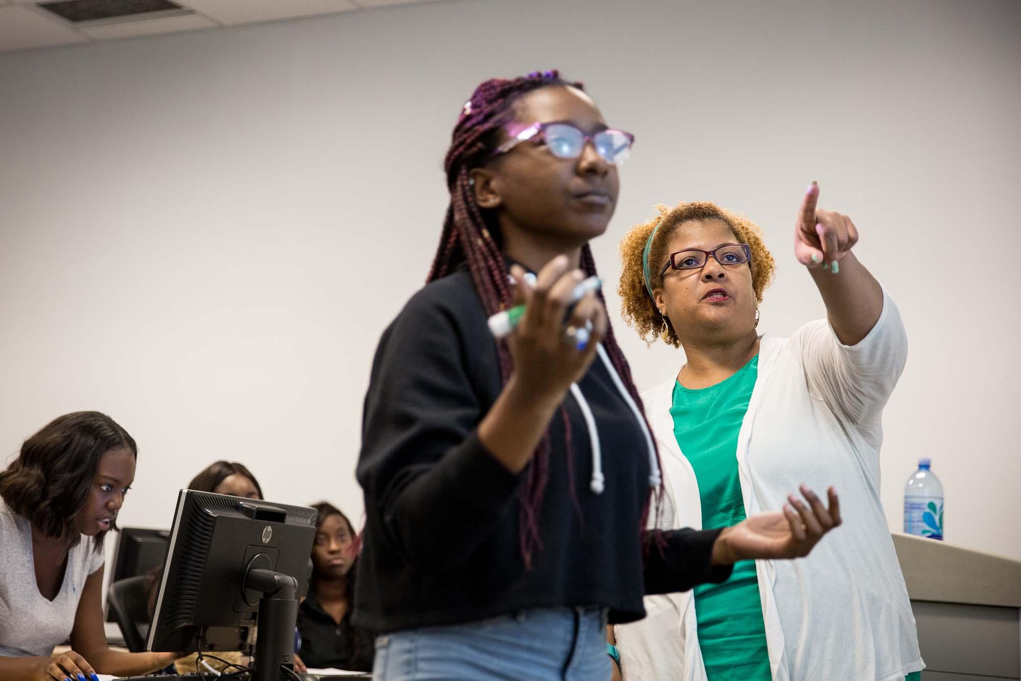 Dr. Leah Hunter teaching a student.